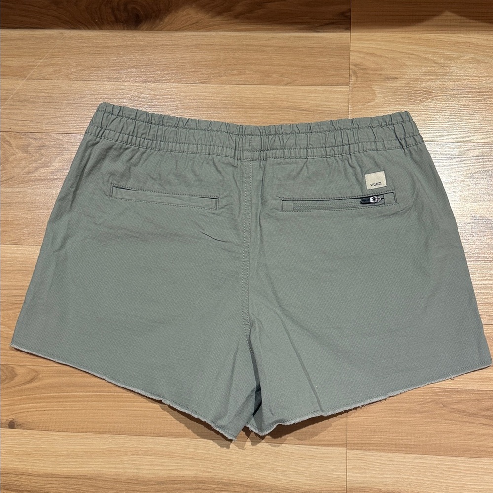 Vuori Sage Green Women's Cargo Shorts - Picture 2 of 6
